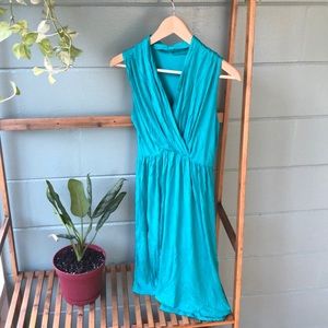 ModCloth Women’s deep V dress size medium